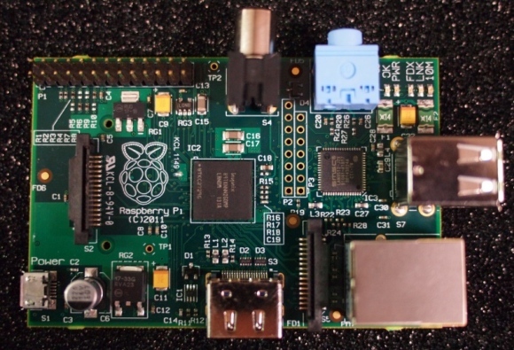 Raspberry Pi - Komputer ARM o wielkości karty kredytowej - Pozdrawiam za jedyne 25 USD raspberry pi betaboard