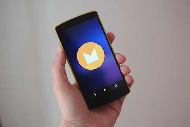 android m w ręku