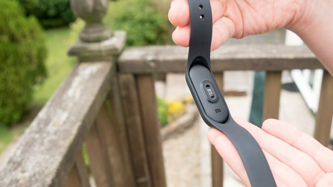 Mi Band 3: Nie kupuj Fitbit, dopóki nie zobaczysz tego czujnika tętna mi band 3 670x377