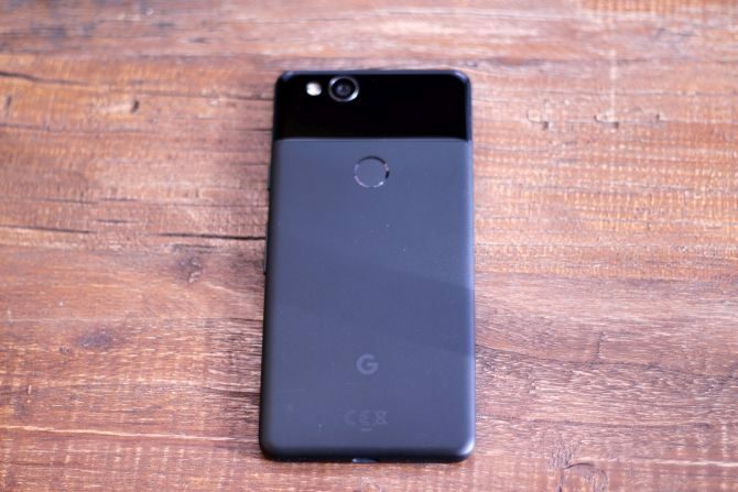 Recenzja Google Pixel 2: Czy to najlepszy smartfon w historii? google pixel 2 hybrydowa metalowa powłoka fałszywa 670x447