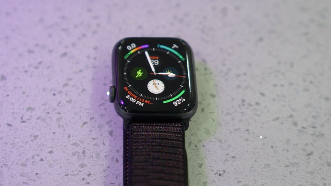 Apple Watch Series 4: niekwestionowany król smartwatches z przodu 670