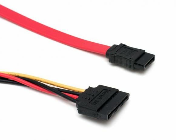 5 rzeczy, które należy wziąć pod uwagę, gdy instalujesz kabel SATA do zasilania i kabla do transmisji danych