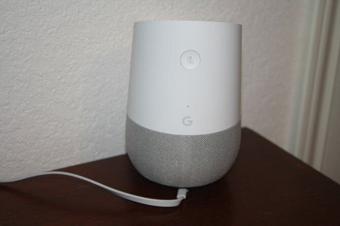 Jak skonfigurować i korzystać z Google Home google home z tyłu