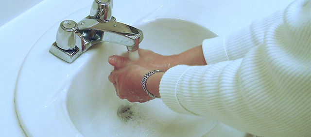 zabezpieczenia komputerowe-myj ręce
